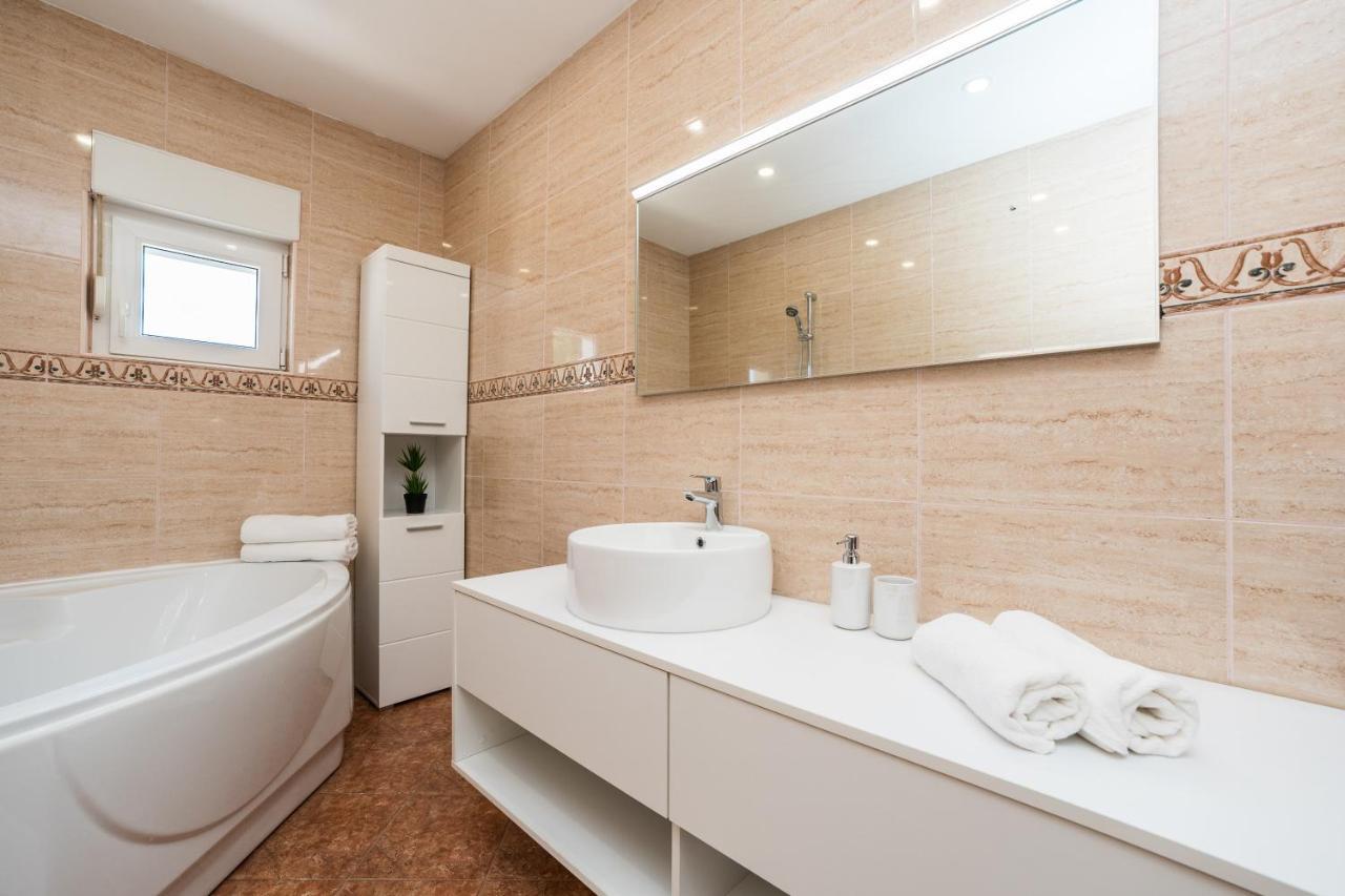 Apartments Marija Starigrad Paklenica Eksteriør bilde